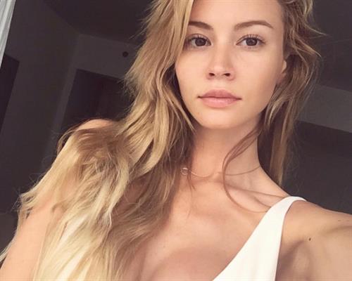 Bryana Holly taking a selfie