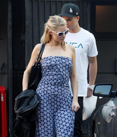 Paris Hilton Pictures Paris Hilton out And About in Beverly Hills 01.03.13
