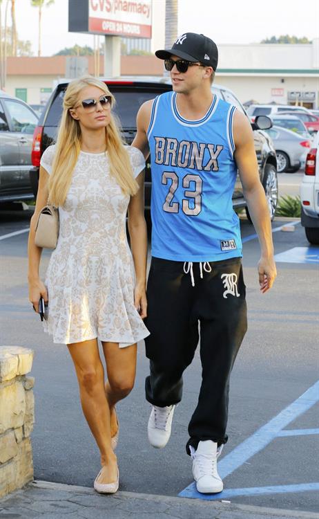 Paris Hilton Pictures Paris Hilton Shopping at the Grove April 3, 2013
