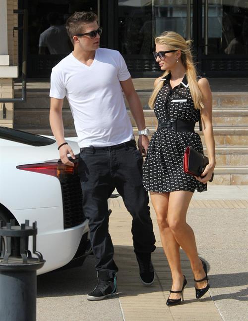 Paris Hilton Pictures Paris Hilton Shopping at Kitson in Beverly Hills April 5, 2013