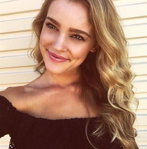 Georgia Gibbs taking a selfie