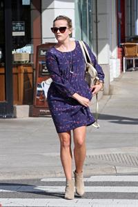 Reese Witherspoon - Out in Santa Monica (01.02.2013)