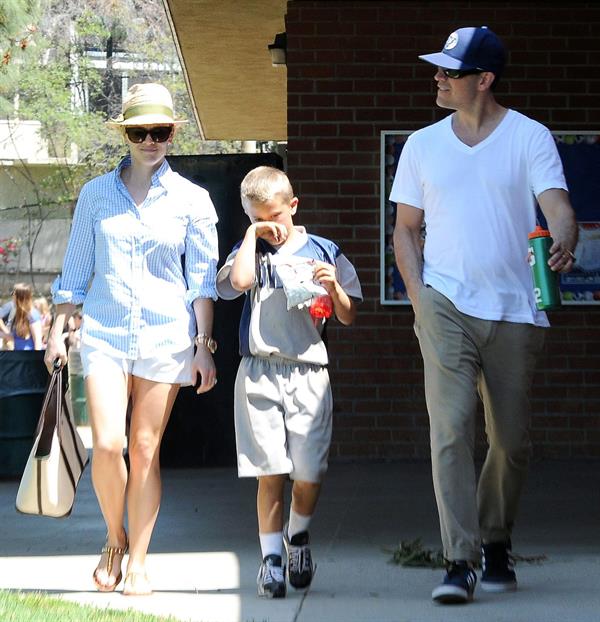 Reese Witherspoon Plays football with husband in Los Angeles (May 11, 2013) 