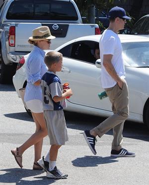 Reese Witherspoon Plays football with husband in Los Angeles (May 11, 2013) 