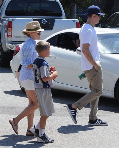 Reese Witherspoon Plays football with husband in Los Angeles (May 11, 2013) 