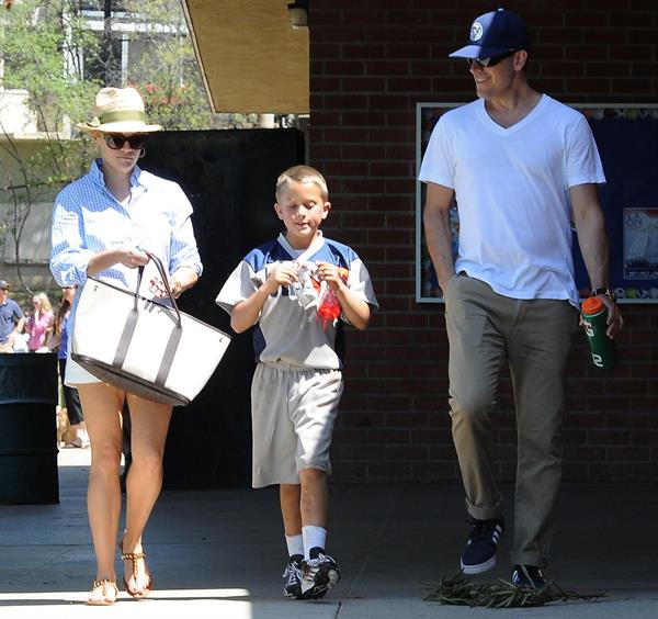 Reese Witherspoon Plays football with husband in Los Angeles (May 11, 2013) 