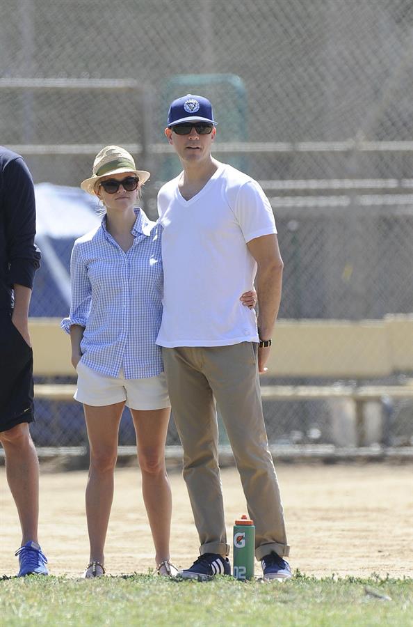 Reese Witherspoon Plays football with husband in Los Angeles (May 11, 2013) 