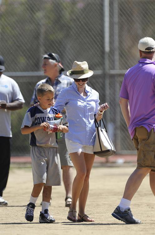 Reese Witherspoon Plays football with husband in Los Angeles (May 11, 2013) 