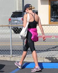 Reese Witherspoon on her way to the gym in Brentwood on May 30, 2013