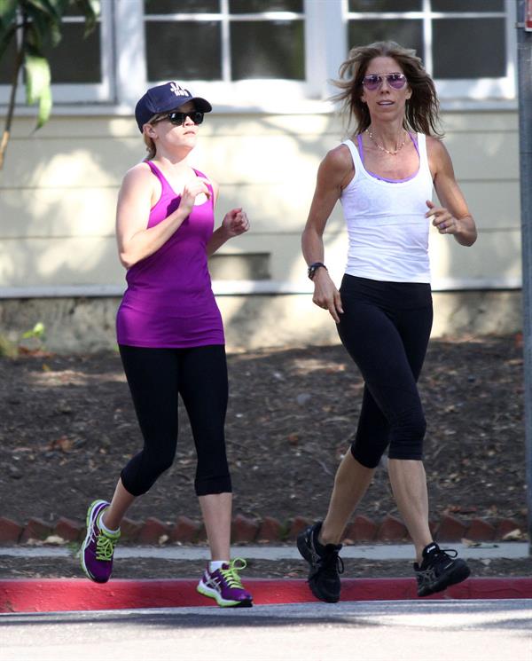 Reese Witherspoon - Jogs with a friend in Brentwood (29.05.2013) 