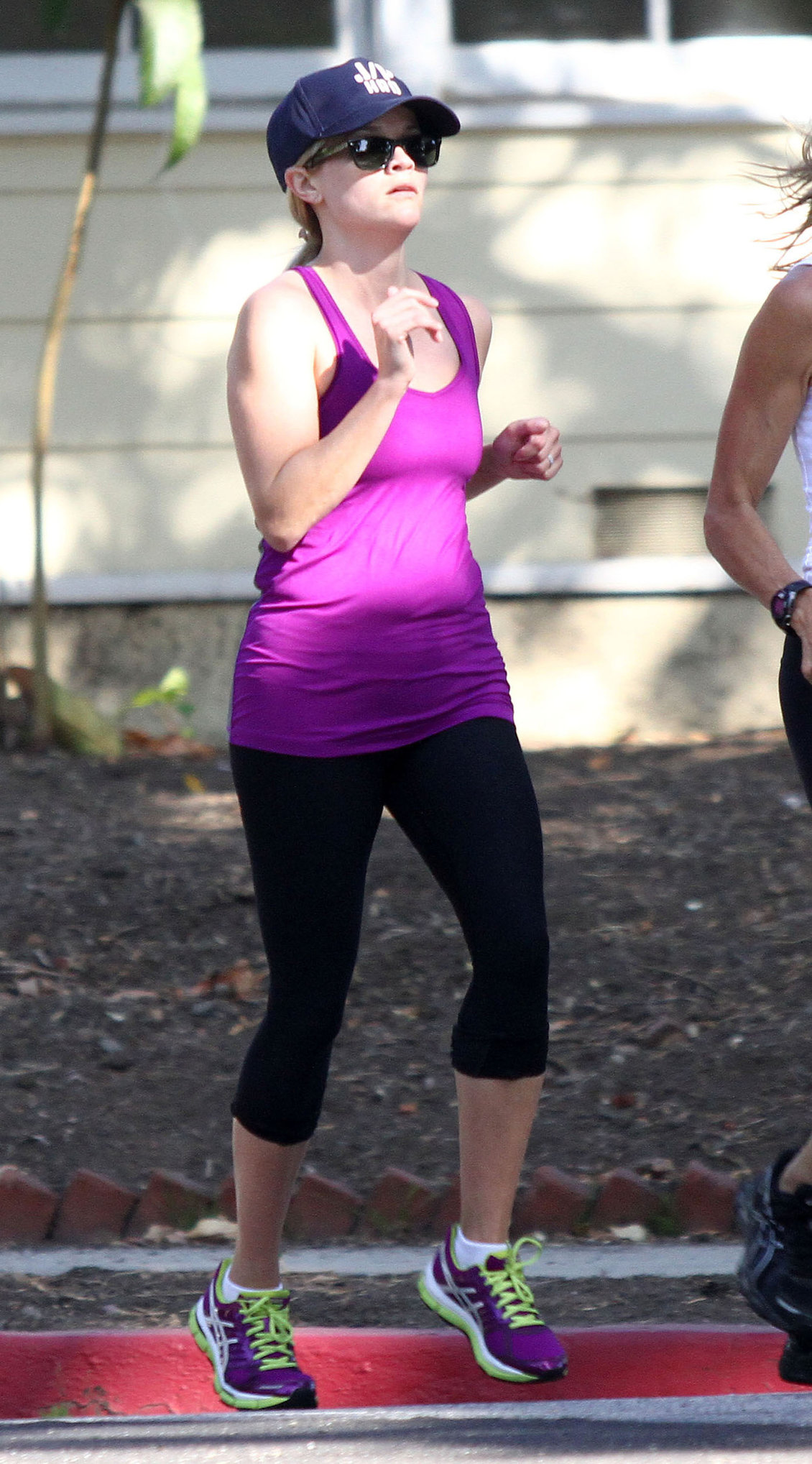 Reese Witherspoon - Jogs with a friend in Brentwood (29.05.2013) 
