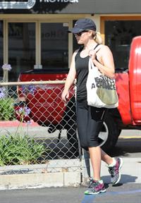 Reese Witherspoon - Heads to Kinetic Cycling for workout in Brentwood (21.06.2013) 