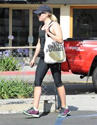 Reese Witherspoon - Heads to Kinetic Cycling for workout in Brentwood (21.06.2013) 