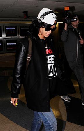 Rihanna Arrives back in Los Angeles after a flight form New York City June 3, 2012