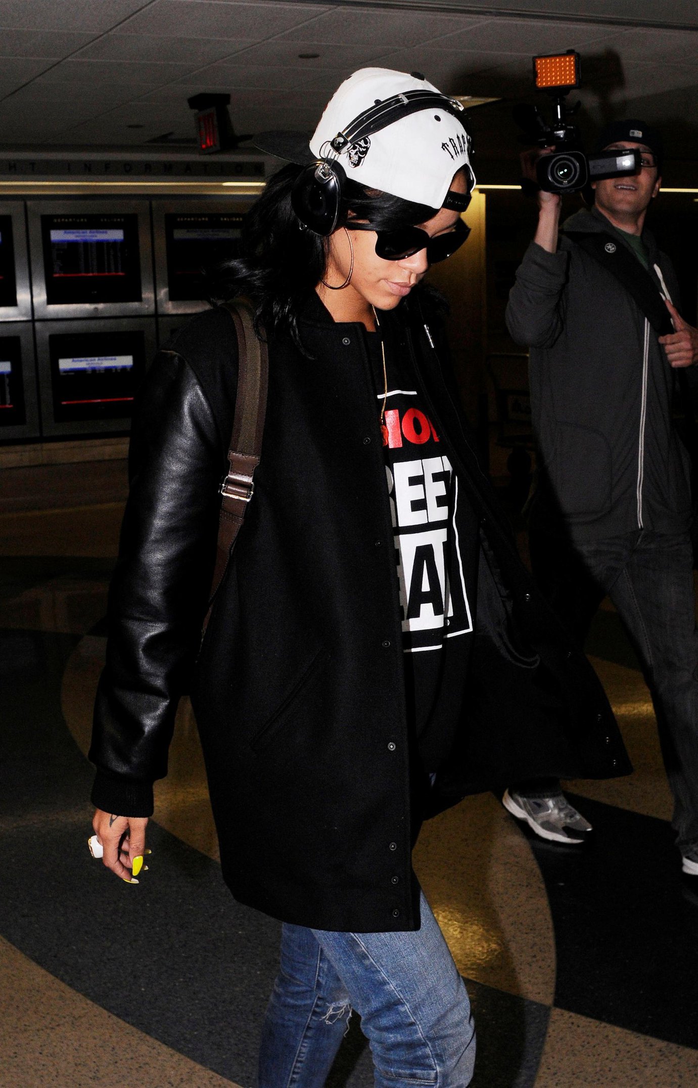Rihanna Arrives back in Los Angeles after a flight form New York City June 3, 2012