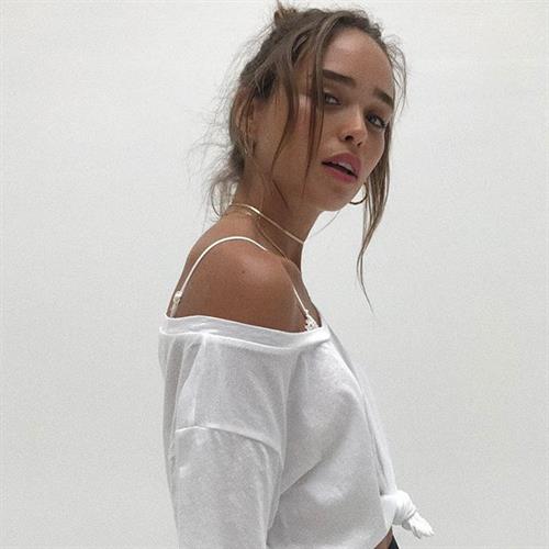 Carolina Sanchez taking a selfie