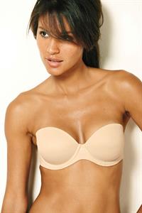 Emanuela de Paula in lingerie