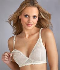 Elisandra Tomacheski in lingerie