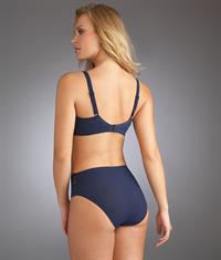 Elisandra Tomacheski in lingerie - ass