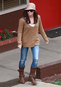 Sandra Bullock - Afternoon school run in Los Angeles (20.02.2013) 