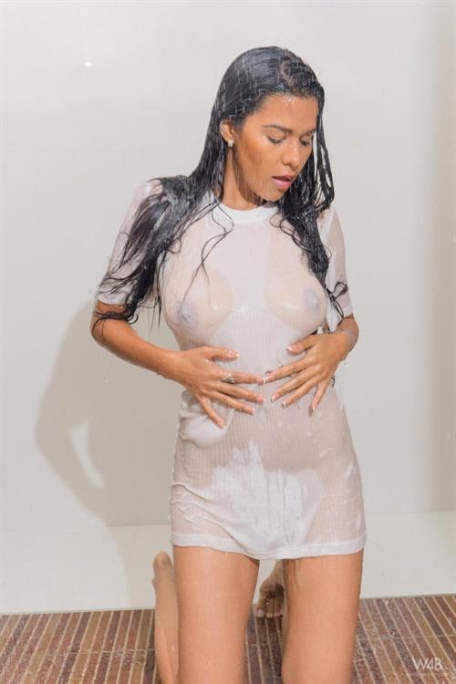 Kendra Roll in Wet Orgasm