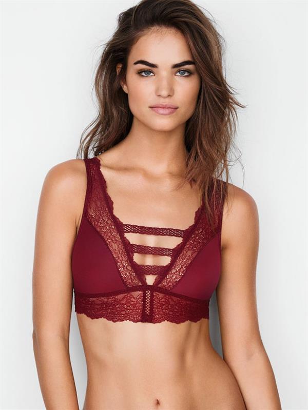 Robin Holzken in lingerie