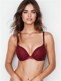 Robin Holzken in lingerie