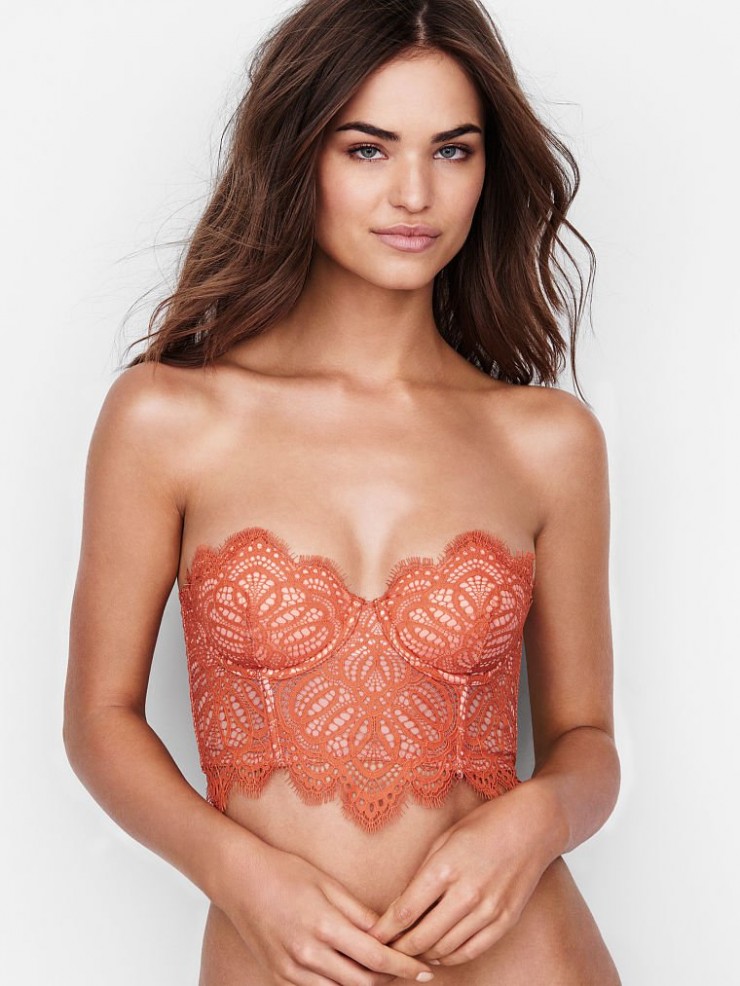 Robin Holzken in lingerie