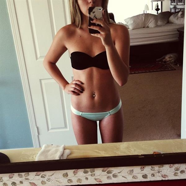 Lauren Mariee in a bikini taking a selfie