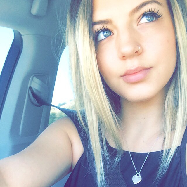 Lauren Mariee taking a selfie