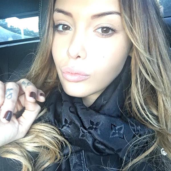 Nabilla Benattia taking a selfie