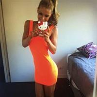 Ellie Gonsalves taking a selfie