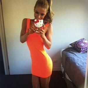 Ellie Gonsalves taking a selfie