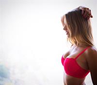 Lucila Vit in lingerie