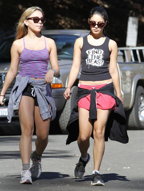 Vanessa Hudgens out and about in Studio City 10/29/12 Gal Number : 20121109182701775e-20