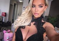 Lindsey Pelas taking a selfie