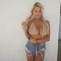 Lindsey Pelas