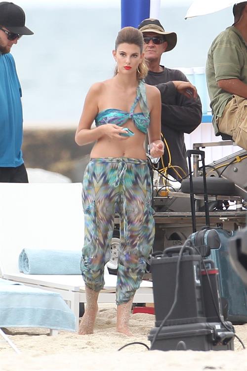 Minka Kelly, Annie Ilonzeh and Rachael Taylor film Charlie's Angels on a beach in Miami 02-09-11