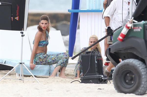 Minka Kelly, Annie Ilonzeh and Rachael Taylor film Charlie's Angels on a beach in Miami 02-09-11