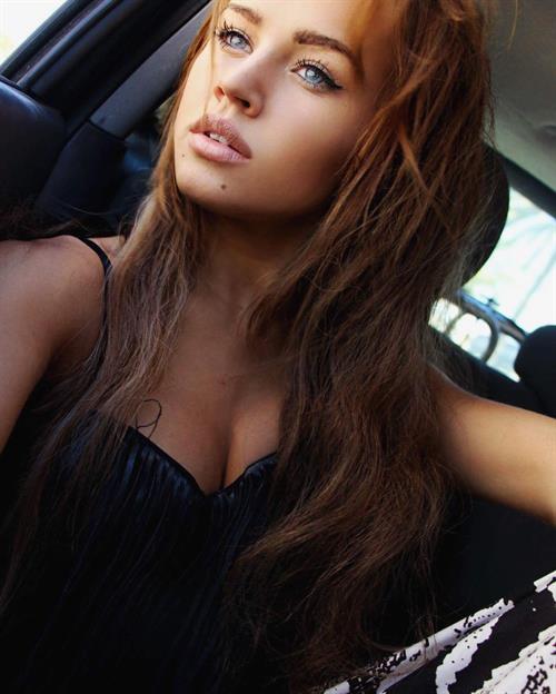 Rosie Mac taking a selfie