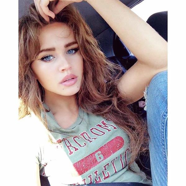 Rosie Mac taking a selfie