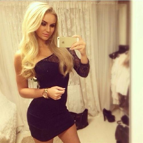 Anna Nyström taking a selfie