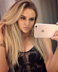 Anna Nyström taking a selfie