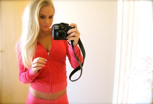 Anna Nyström taking a selfie