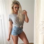 Anna Nyström taking a selfie