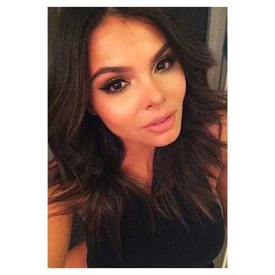 Alana Campos taking a selfie