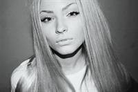 Aljona Shiskova taking a selfie