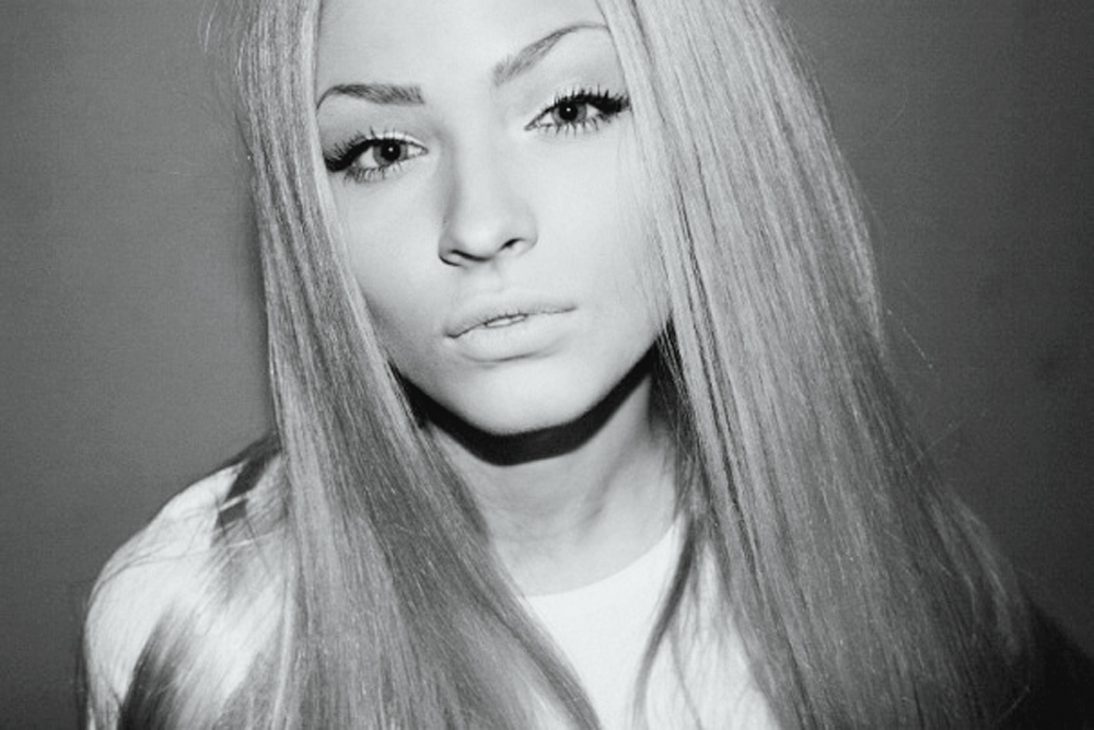 Aljona Shiskova taking a selfie