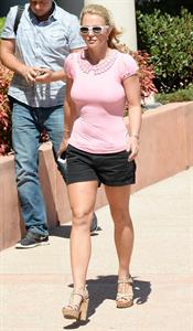 Britney Spears at Wildflour Bakery and Cafe in Agoura, California on August 26, 2014