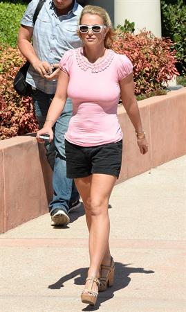 Britney Spears at Wildflour Bakery and Cafe in Agoura, California on August 26, 2014